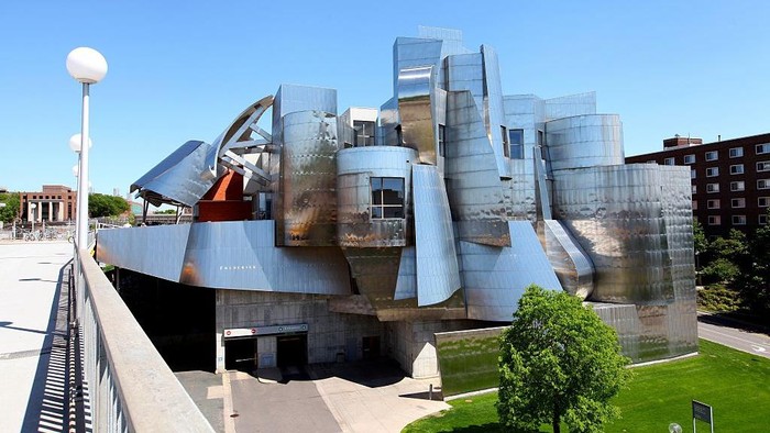 Weisman Art Museum MINNEAPOLIS - MAY 21: Frank Gehry's Frederick R. Weisman Art Museum on the University of Minnesota campus on May 21, 2015 in Minneapolis, Minnesota. (Photo By Raymond Boyd/Getty Images)