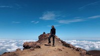 Ketika Yuki Kato berhasil mendaki Gunung Slamet. Yuki juga beberapa kali mengunggah video di akun Instagramnya, melakukan trekking. Foto: dok. Instagram Yuki Kato