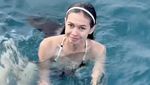 Enjoy Life! Yuki Kato Coba Banyak Olahraga: Surfing sampai Maraton