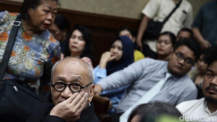 Empat terdakwa kasus dugaan korupsi pengadaan lahan di Rorotan menjalani sidang putusan di Pengadilan Tindak Pidana Korupsi (Tipikor), Jakarta Pusat, Rabu (25/6/2025). Mereka adalah Indra Sukmono Arharrys, Donald Sihombing, Saut Irianto Rajagukguk, dan Eko Wardoyo.
