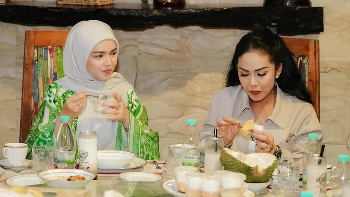 Kris Dayanti menghabiskan waktu dengan Siti Nurhaliza terlihat dalam Instagram miliknya, Rabu (25/6/2025).