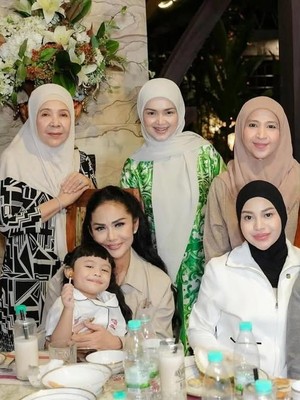 Seru Banget! Momen Ameena Chill Bareng Kris Dayanti dan Siti Nurhaliza