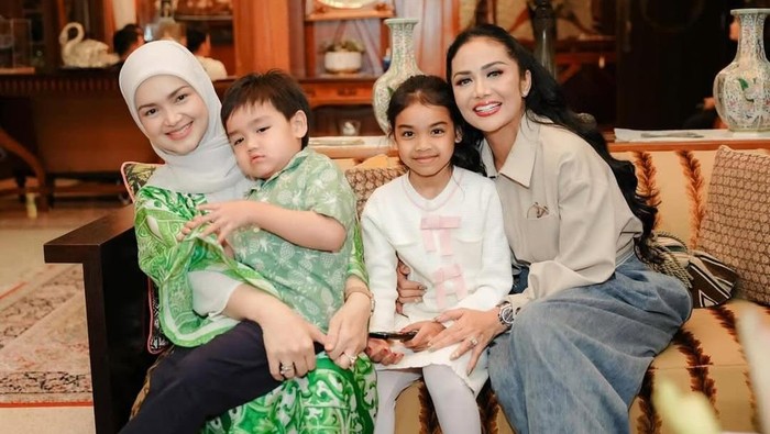 Kris Dayanti menghabiskan waktu dengan Siti Nurhaliza terlihat dalam Instagram miliknya, Rabu (25/6/2025).
