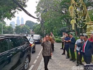 Anies Hadiri Pernikahan Anak Pramono Anung, Beri Ucapan Selamat