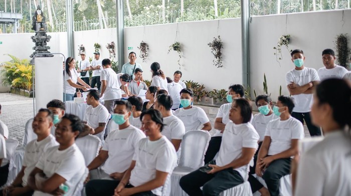 Antrean peserta dalam kegiatan donor darah ‘Sensatia untuk Sesama: Give Blood, Give Hope’ di Warehouse Sensatia, Karangasem, Bali, Jumat (20/6/2025). (Dok. Sensatia) Antrean peserta dalam kegiatan donor darah ‘Sensatia untuk Sesama: Give Blood, Give Hope’ di Warehouse Sensatia, Karangasem, Bali, Jumat (20/6/2025). (Dok. Sensatia)