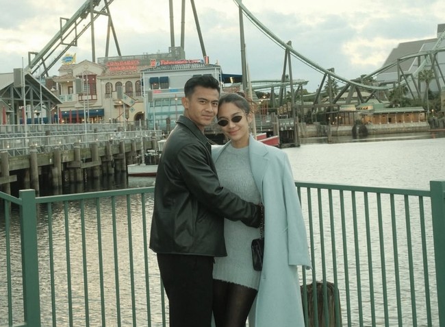 Sebelum memutuskan berpisah, Arhan dan Zize seringkali kedapatan mesra dan kompak. Kemesraan keduanya seringkali tertangkap kamera akun gosip atau rekan-rekannya. Foto: Instagram/pratamaarhan8 & Instagram/azizahsalsha_