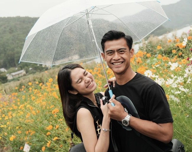 Menikah pada Agustus 2023, usia pernikahan Zize dan Arhan baru saja memasuki tahun kedua. Namun kini kemesraan dan kebersamaan keduanya terancam tinggal kenangan. Foto: Instagram/pratamaarhan8 & Instagram/azizahsalsha_