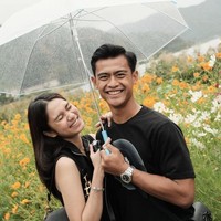 Menikah pada Agustus 2023, usia pernikahan Zize dan Arhan baru saja memasuki tahun kedua. Namun kini kemesraan dan kebersamaan keduanya terancam tinggal kenangan. Foto: Instagram/pratamaarhan8 & Instagram/azizahsalsha_