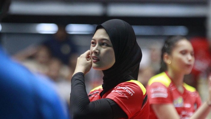Asih Titi Pangestuti, atlet voli putri Indonesia.