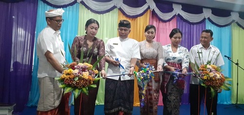 Bunda Paud Gianyar Ny. Ida Ayu Surya Adnyani Mahayastra mengadiri Grand Opening Kiddos Plus Elementary School sebagai lembaga pendidikan baru di Kabupaten Gianyar, Rabu (25/6) pagi.