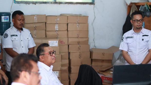 Bupati Takalar Muhammad Firdaus saat sidak PDAM Takalar. Dokumen Istimewa