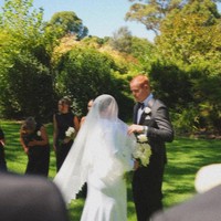 Seperti kebanyakan pengantin, wanita asal Australia itu awalnya merasa luar biasa sumringah dan cantik di hari bahagianya.  Foto: Instagram Chloe Pink