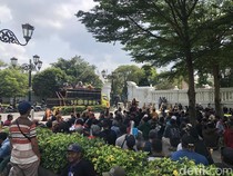 Penambang Sungai Progo Geruduk Kantor Gubernur DIY, Ini Tuntutannya