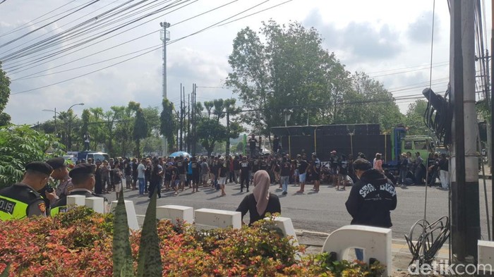 Demo sopir truk soal kebijakan ODOL di DPRD Gunungkidul, Rabu (25/6/2025).