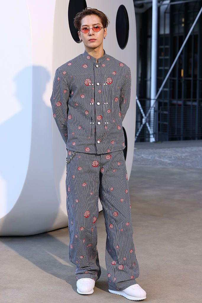 Deretan artis Korea menghadiri peragaan busana di hari pertama Paris Fashion Week 2025