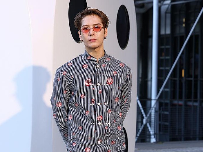 Deretan artis Korea menghadiri peragaan busana di hari pertama Paris Fashion Week 2025