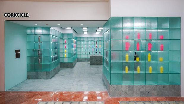 Drinkware Kekinian Flagship store Corkcicle di Indonesia buka di Plaza Senayan, Jakarta Pusat, pada Rabu (25/6/2025).