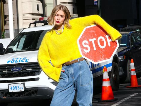 Gaya artis dengan model rambut bob ala tahun 90-an.
