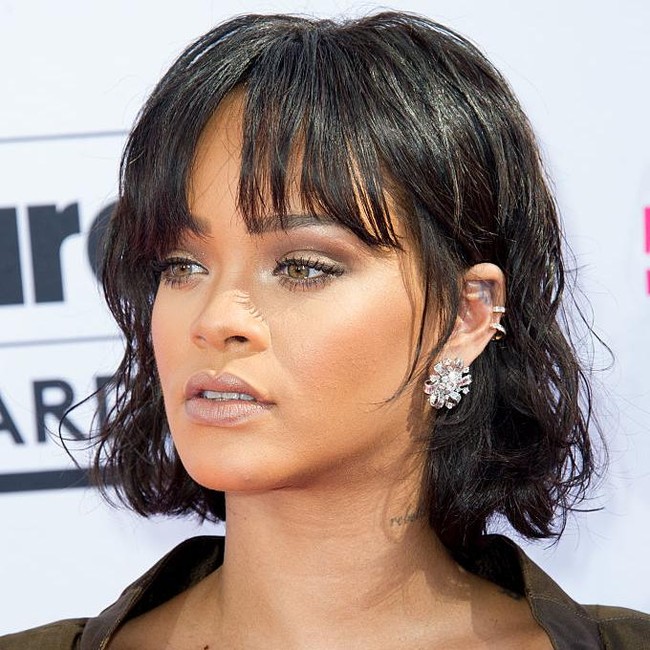 Gaya artis dengan model rambut bob ala tahun 90-an. Gaya artis dengan model rambut bob ala tahun 90-an.