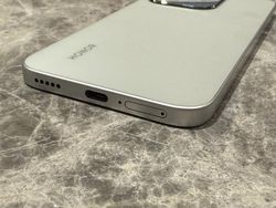 Mengenggam Honor 400 Lite Rasa iPhone 16 Pro