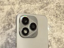 Mengenggam Honor 400 Lite Rasa iPhone 16 Pro