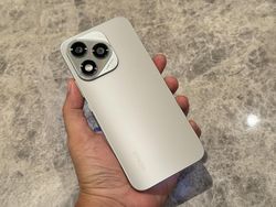 Mengenggam Honor 400 Lite Rasa iPhone 16 Pro