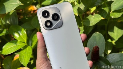 Mengenggam Honor 400 Lite Rasa iPhone 16 Pro