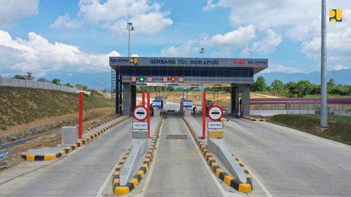 Jalan Tol Sigli-Banda Aceh (Sibanceh) sepanjang 74,2 km tengah memasuki tahap akhir pembangunan pada Seksi Padang Tidji–Seulimeum dan Seksi Kuto Baro–Simpang Baitussalam.