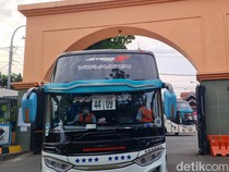 Jemaah Kloter 44 Tertunda Pulang gegara Perang Sudah Tiba di Surabaya