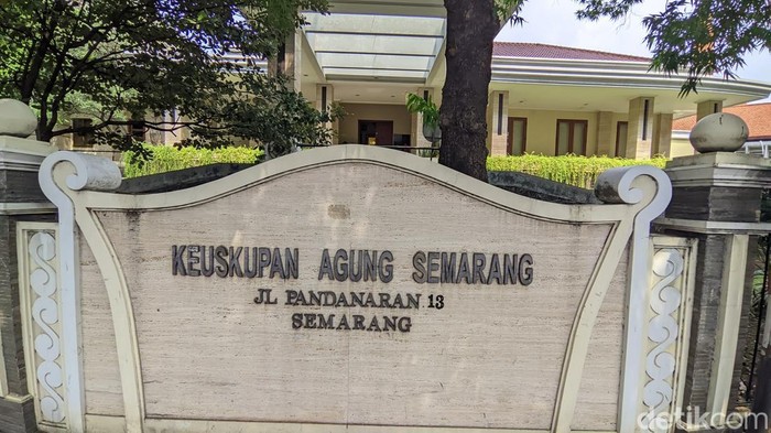 Kantor Keuskupan Agung Semarang dan Gereja Katedral Semarang