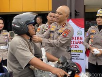 Sinergitas TNI/Polri-Kejaksaan, Kapolda Babel Bagikan Tanda Mata-Helm