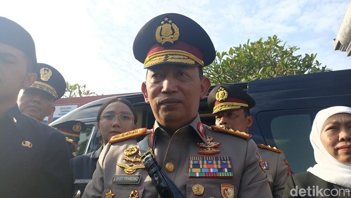 Kapolri Jenderal Listyo Sigit Prabowo berziarah di Makam Bung Karno, Blitar.