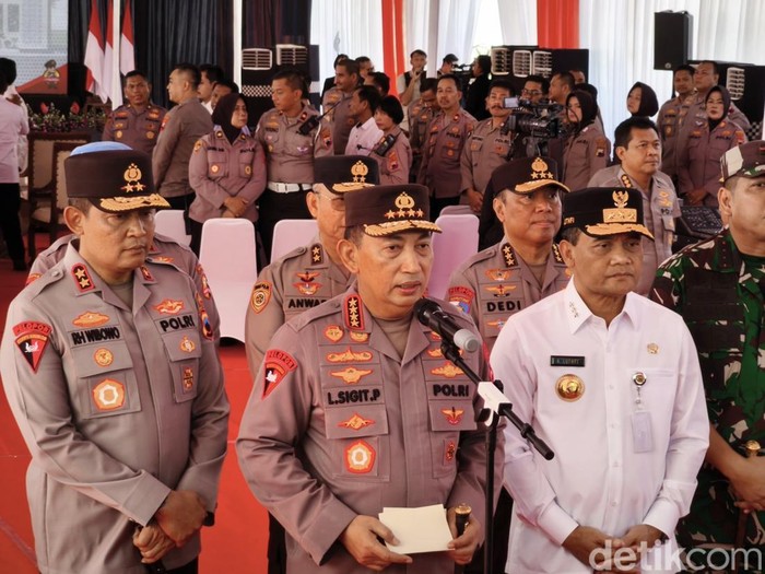 Kapolri Jenderal Listyo Sigit Prabowo, saat menghadiri groundbreaking dapur SPPG di Kelurahan Manahan, Kecamatan Banjarsari, Kota Solo, Rabu (25/6/2025).