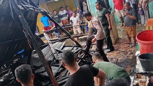 Lapak di Pasar Lembor, Manggarai Barat,NTT, hangus terbakar, Rabu (25/6/2025). (Dok. Polsek Lembor)