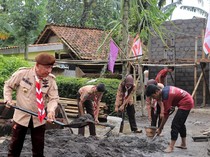 Pramuka Jatim Pugar Ratusan Rumah Tak Layak Huni dalam Kegiatan Ini