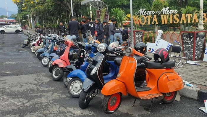 Komunitas Vespa di Kota Batu.