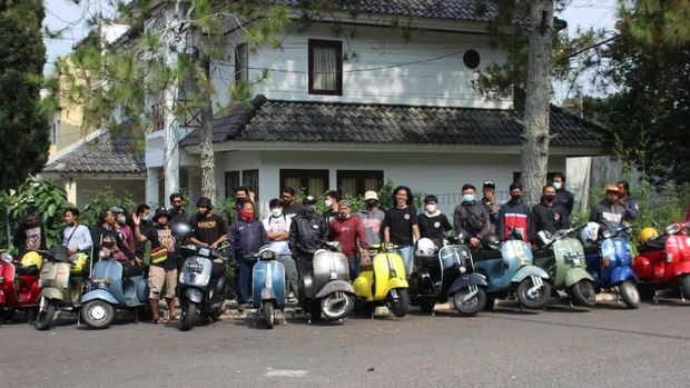 Komunitas Vespa di Kota Batu.