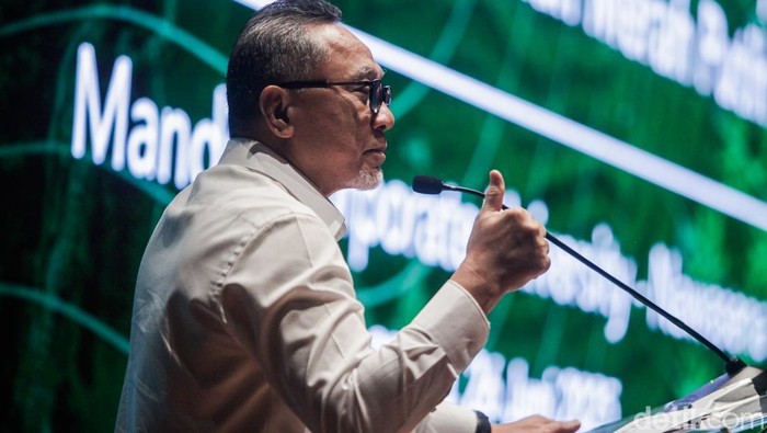 Sebanyak 1.348 pengurus Koperasi Desa Merah Putih menjalani pelatihan di Mandiri University, Jakarta. Koperasi ini ditargetkan menciptakan 2 juta lapangan pekerjaan.