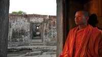 Kuil terdiri dari beberapa bagian yakni pusat tempat suci, mandapa, galeri, bangunan timur, gapura, bangunan barat, aula, dan beberapa blok batu pasir. Setiap bentuk dari bagian tersebut mempunyai simbol tertentu. Pada 1941, Thailand merebut Preah Vihear dari Prancis (yang sebelumnya menjajah Kamboja). Saat Kamboja yang masih belum merdeka tengah berdiri lagi, pasukan Thailand pindah ke Preah Vihear pada 1954. Foto: LightRocket via Getty Images/Satoshi Takahashi