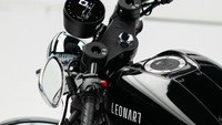 Mesin Pilder lumayan irit, yakni 2,8 liter per 100 km. Dengan tangki berkapasitas 12 liter, artinya motor ini bisa menempuh jarak lebih dari 400 km dalam sekali isi penuh. Foto: Doc. Leonart Motorcycle.