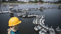 Dengan matahari sebagai sumber utamanya dan air sebagai tempat berpijak, PLTS terapung Tambaklorok adalah simbol inovasi energi masa depan, terang, bersih, dan berkelanjutan. ANTARA FOTO/Aprillio Akbar