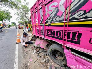 Avanza Tabrak Truk Parkir di Ponorogo, 2 Tewas-Sopir Luka Berat