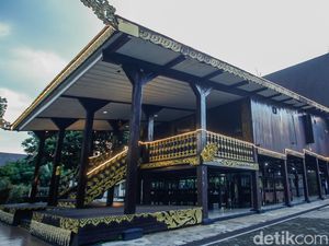Melihat Rumah Adat Kalimantan Selatan di TMII