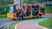 Menpar Widiyanti juga meninjau kesiapan wahana edukatif dan hiburan keluarga seperti Teater Keong Emas dan Taman Burung, memastikan seluruh atraksi beroperasi aman selama puncak kunjungan libur panjang.