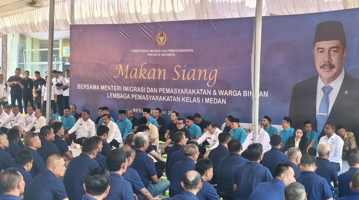 Menteri Imipas Agus Andrianto makan siang bareng narapidana Lapas Kelas I Medan, Rabu (25/6/2025).