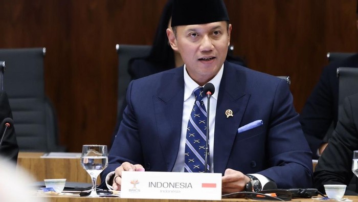 Menteri Koordinator Bidang Infrastruktur dan Pembangunan Kewilayahan. Agus Harimurti Yudhoyono (Menko AHY)  dalam sesi tematik 