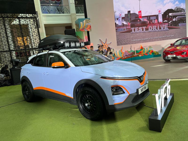 Modifikasi mobil listrik VinFast VF6 bergaya petualang