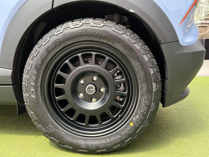 Modifikasi mobil listrik VinFast VF6 bergaya petualang