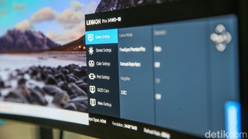 Lenovo membekali monitor ini sejumlah fitur pintar untuk menjaga kualitas display dan meningkatkan pengalaman gaming. Salah satunya adalah algoritma Anti-Burn-in yang dapat melindungi display OLED dari pixel burn-in. Tidak ketinggalan dukungan Nvidia G-Sync dan AMD FreeSync Premium Pro. Foto: Rifkianto Nugroho/detikcom