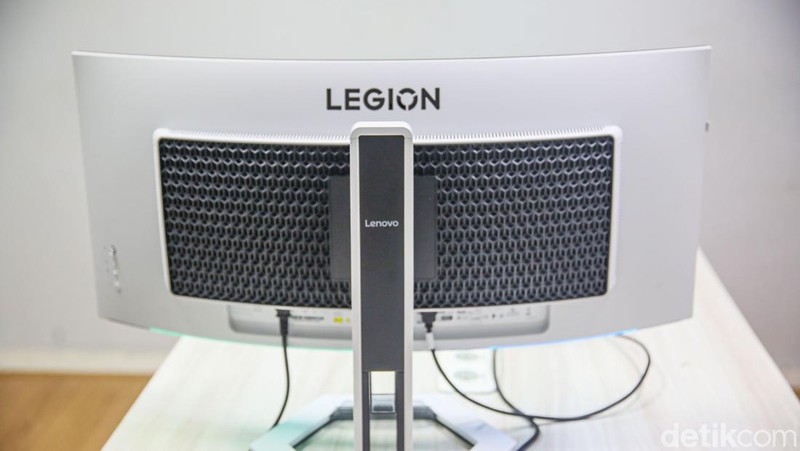 Monitor Lenovo Legion PRO 34WD-10 dengan layar lengkung adalah monitor gaming dengan kualitas gambar yang bagus sebagai bagian dari ekosistem perangkat Lenovo.